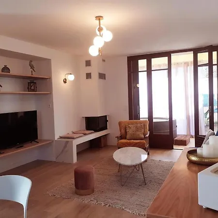 De Charme Avec Piscine Villa *